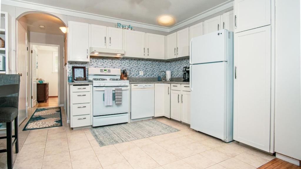 Appartamento Molokai Island Retreat With Beautiful Ocean Views And Pool - Newly Remodeled! Ualapue Esterno foto