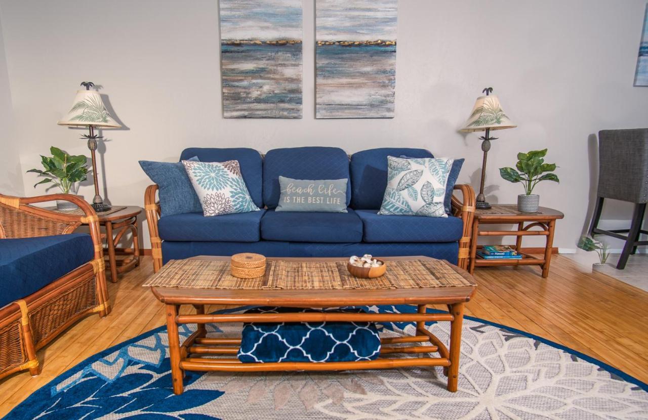 Appartamento Molokai Island Retreat With Beautiful Ocean Views And Pool - Newly Remodeled! Ualapue Esterno foto