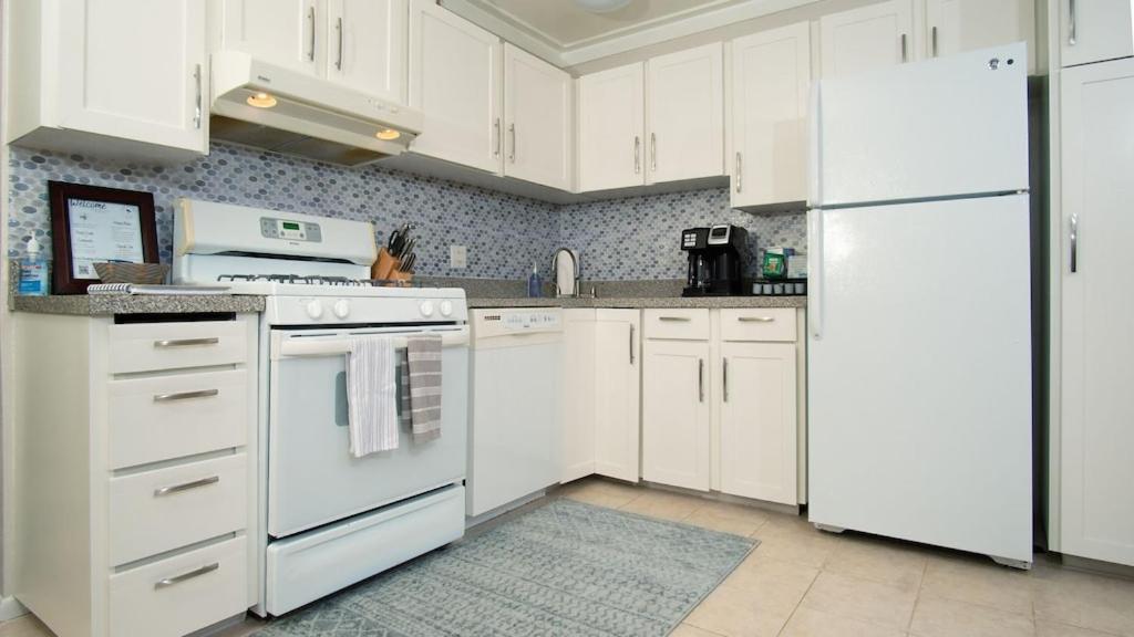 Appartamento Molokai Island Retreat With Beautiful Ocean Views And Pool - Newly Remodeled! Ualapue Esterno foto