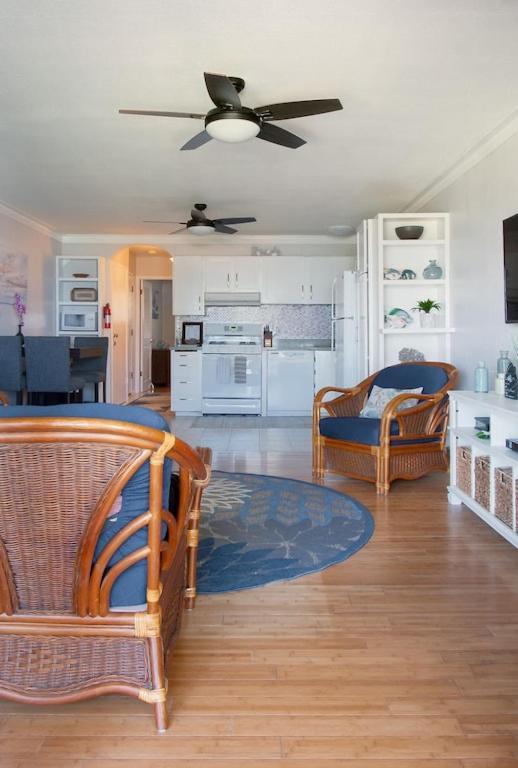 Appartamento Molokai Island Retreat With Beautiful Ocean Views And Pool - Newly Remodeled! Ualapue Esterno foto