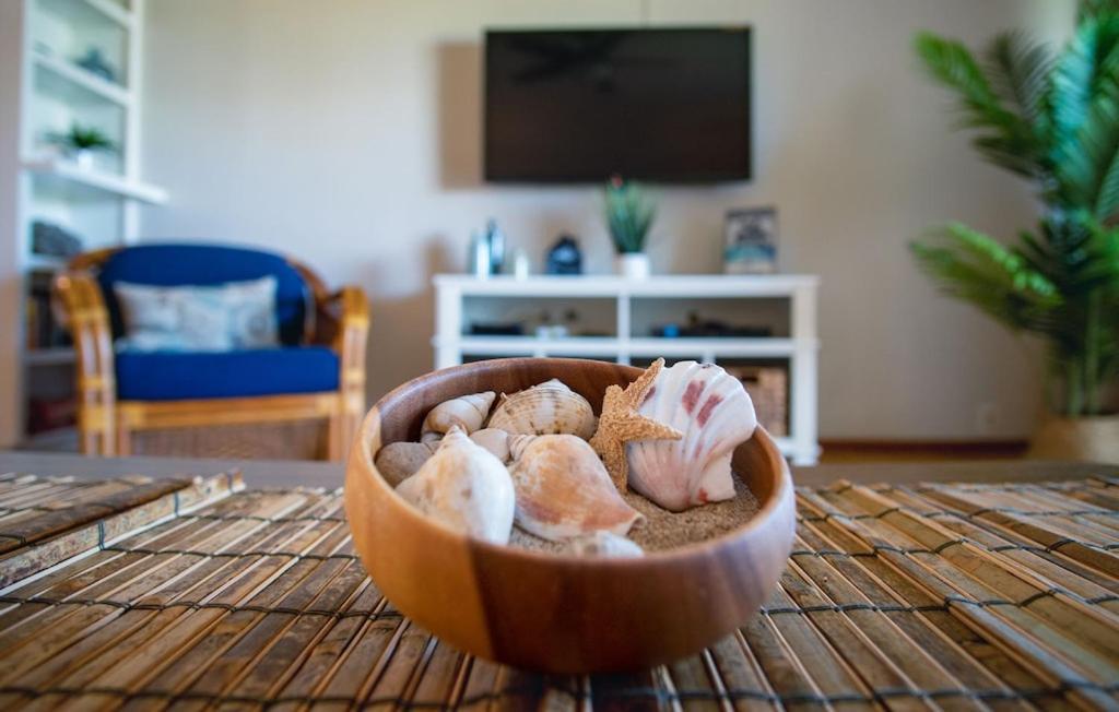 Appartamento Molokai Island Retreat With Beautiful Ocean Views And Pool - Newly Remodeled! Ualapue Esterno foto